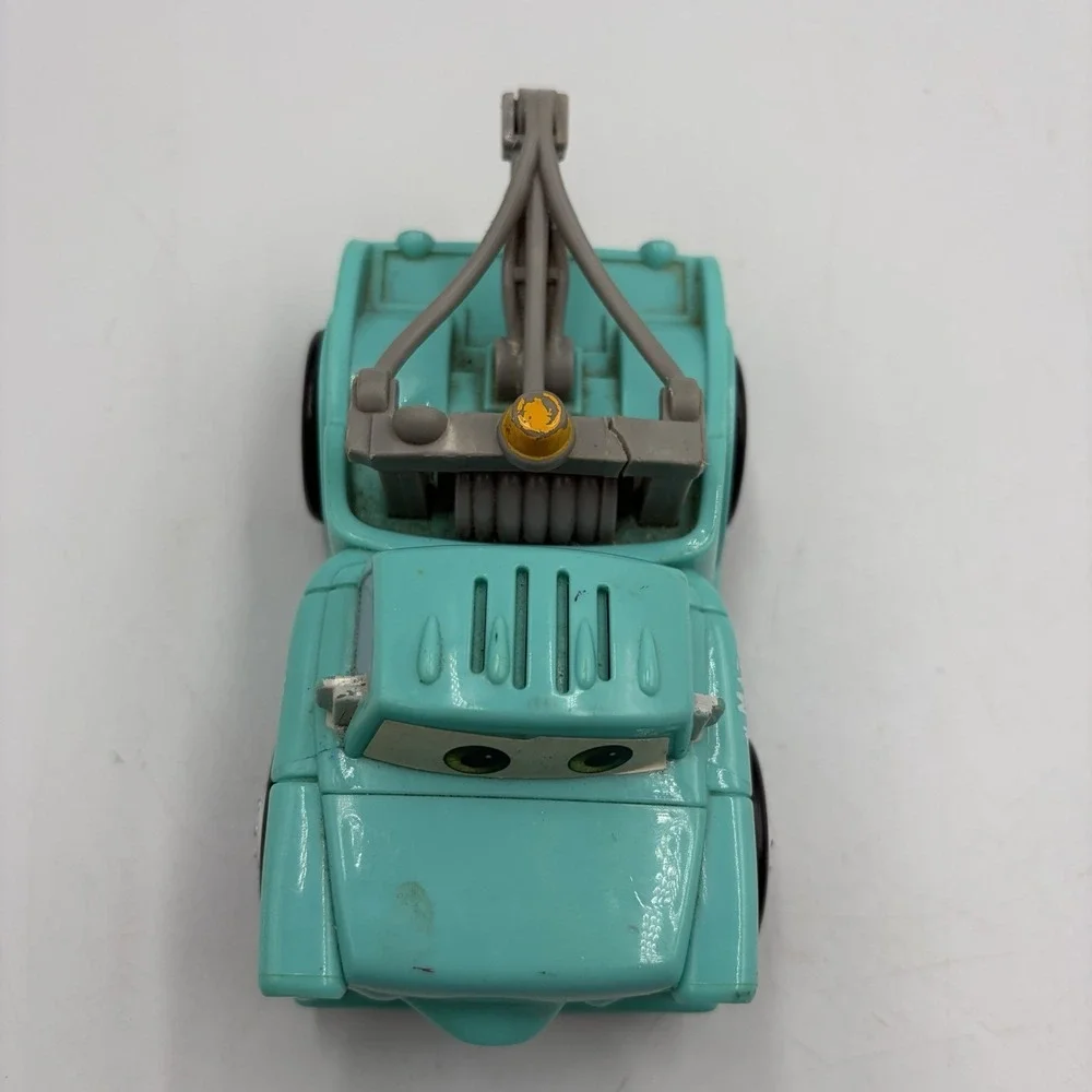 2005 Disney Pixar Cars Mattel Shake N Go Blue Mater Tow Truck